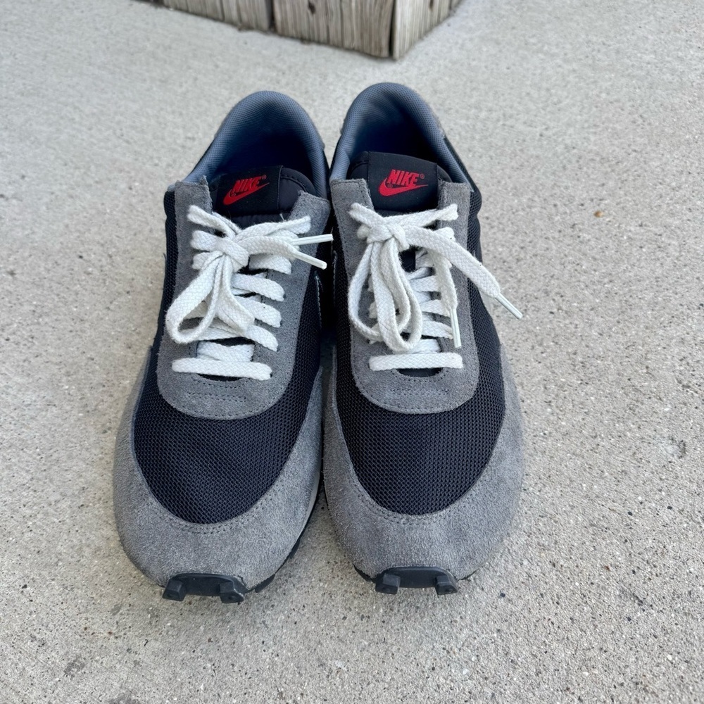 Nike Waffle running shoes Men's Black and Gray Sneakers size 10.5 10 1/2 - Picture 3 of 9